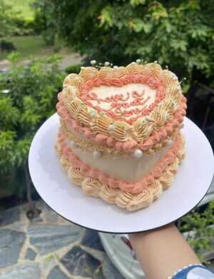Royal Vintage Heart Cake