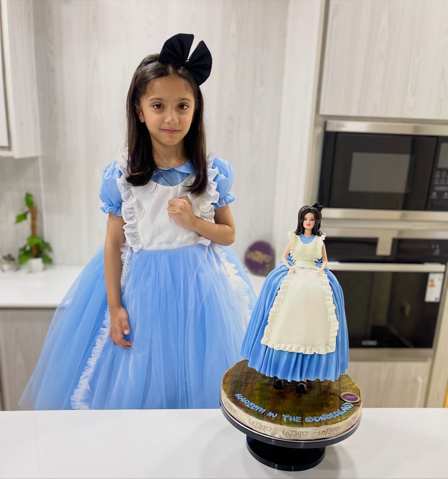 Alice in the Wonderland Cake